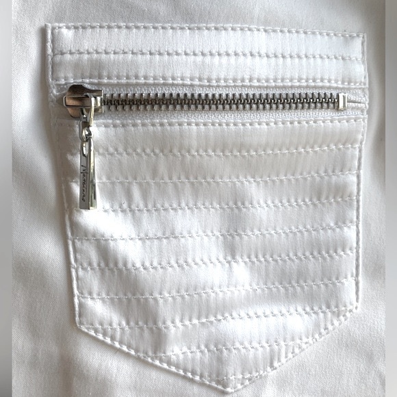 Guess by Marciano size 00 low rise white short, NWT - Picture 12 of 15